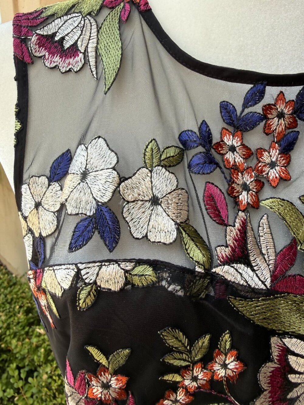 Tahari Arthur Levine Embroidered Fit & Flare dress, size 10 - Picture 9 of 10